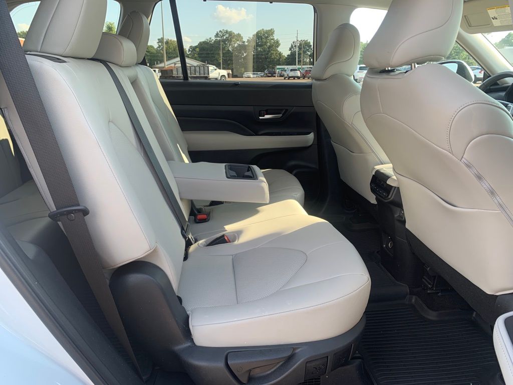 2024 Toyota Highlander Hybrid XLE photo 25