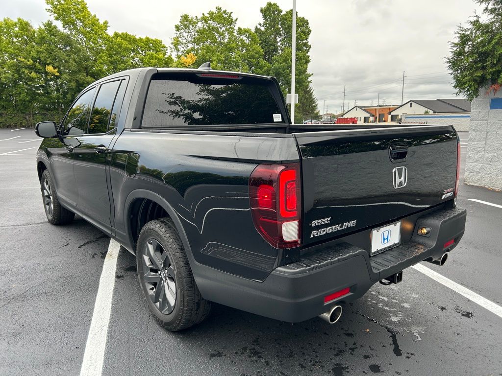 2023 Honda Ridgeline Sport photo 2