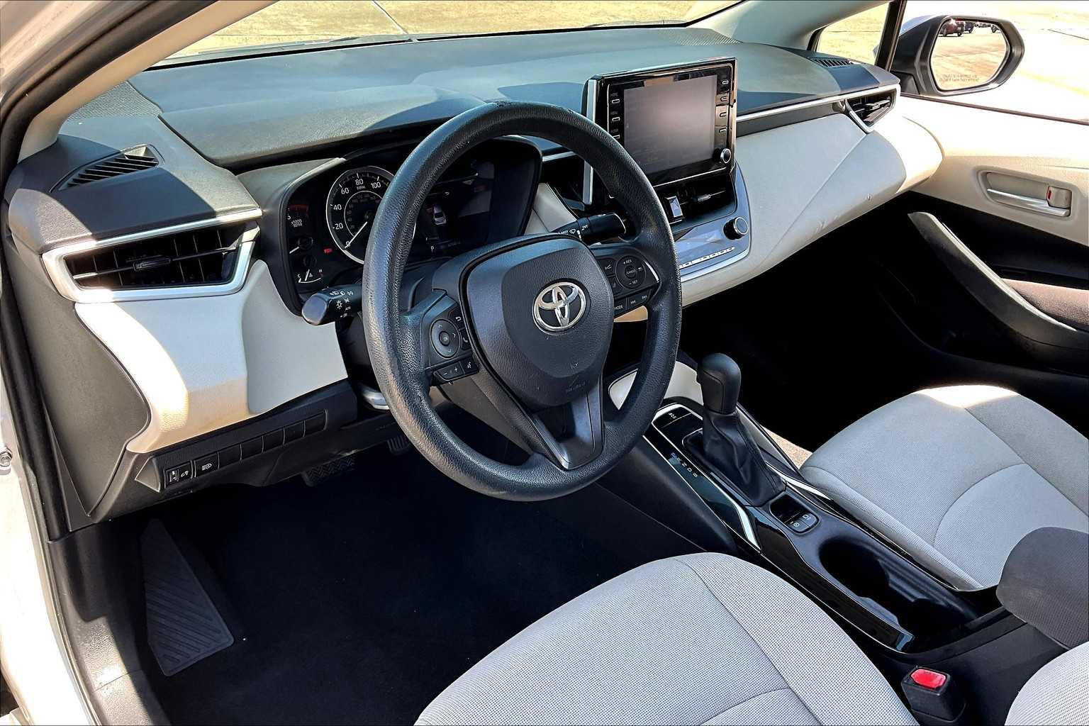 2020 Toyota Corolla LE photo 15