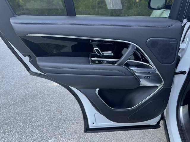 2024 Land Rover Range Rover SE photo 13