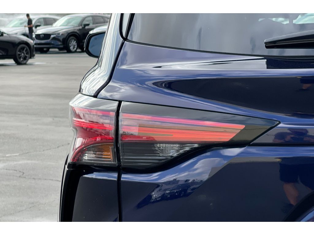 2022 Toyota Sienna XSE photo 40