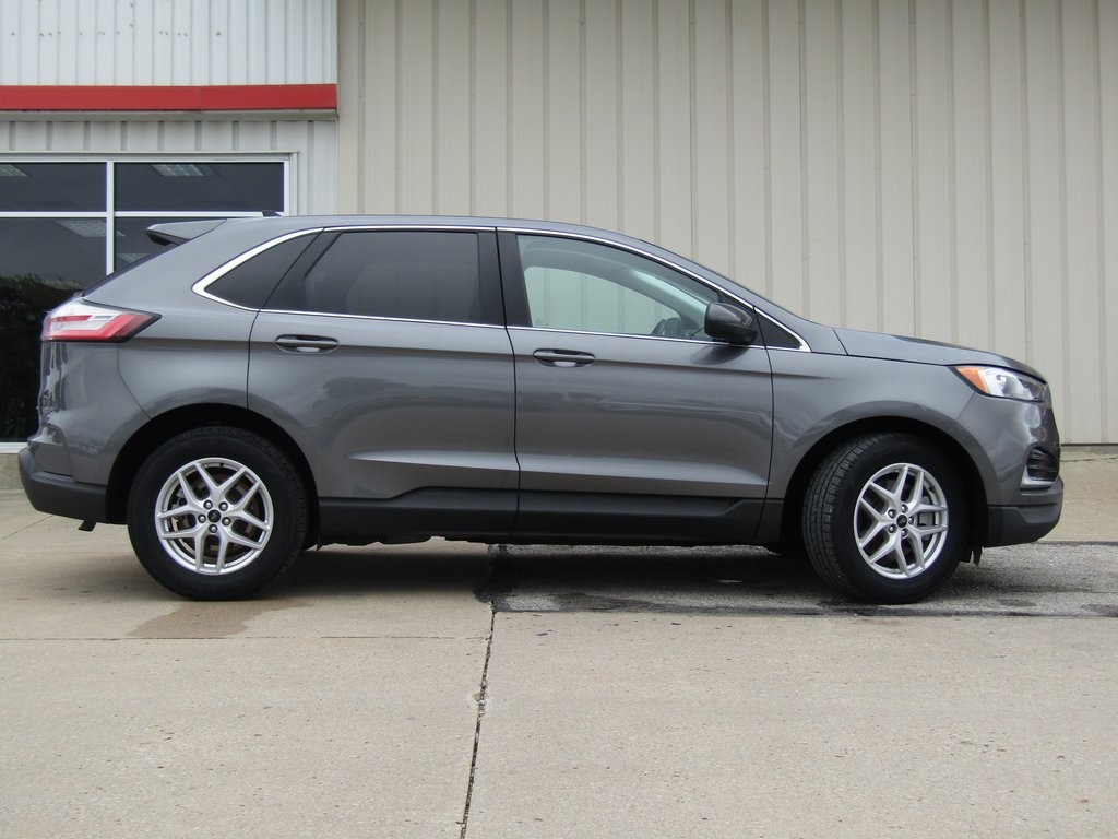 2024 Ford Edge SEL photo 2
