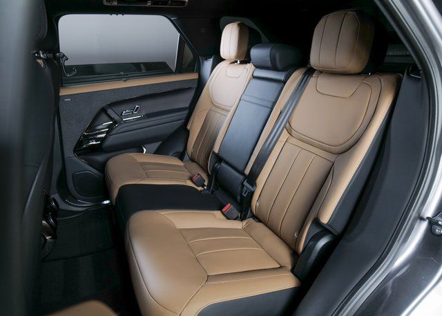 2024 Land Rover Range Rover Sport P400 Dynamic SE photo 3
