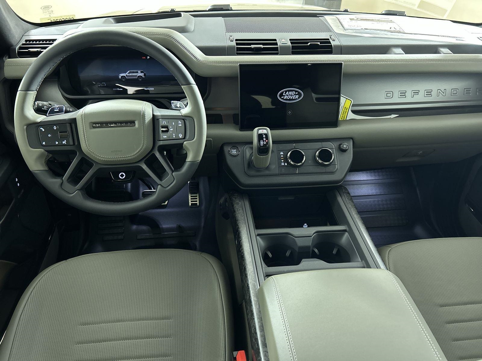2025 Land Rover Defender 110 photo 9