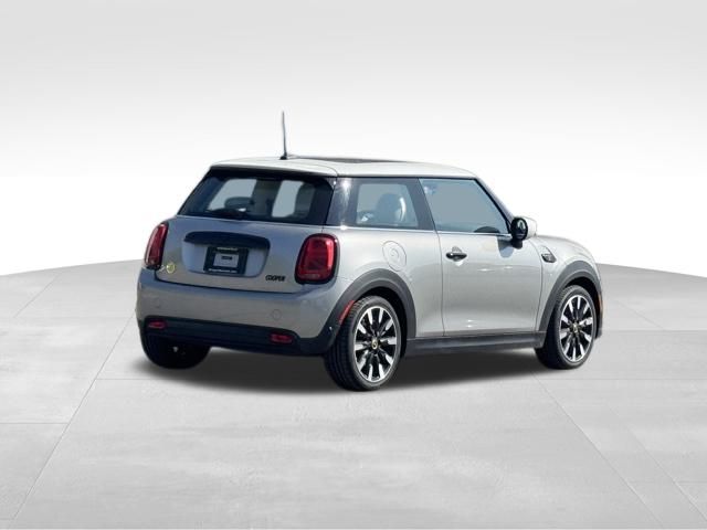 2024 Mini Cooper 2 Door Hardtop Iconic photo 4