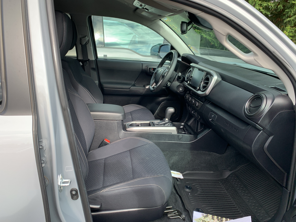 2021 Toyota Tacoma 4x4 SR photo 3