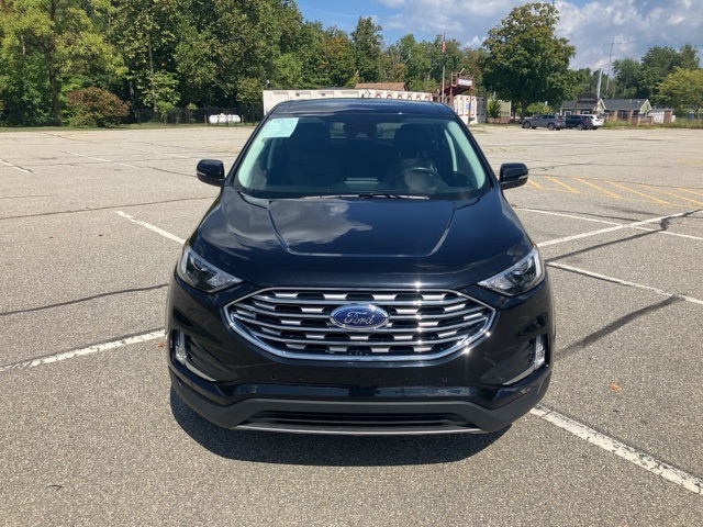2024 Ford Edge Titanium photo 2