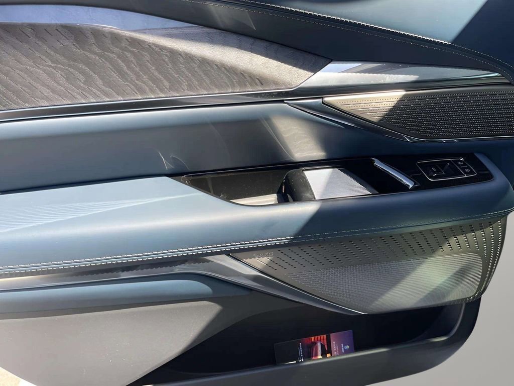 2025 Cadillac Escalade IQ Sport photo 15