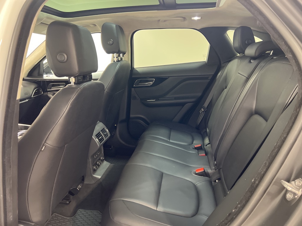 2019 Jaguar F-PACE Premium photo 20