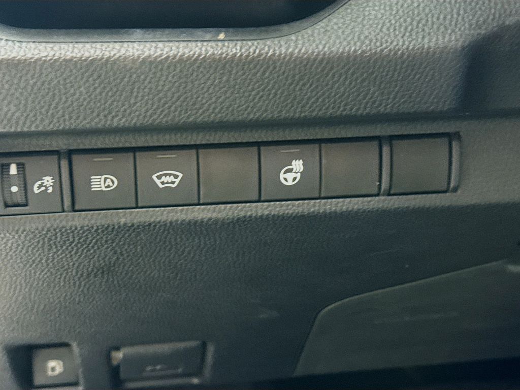 2023 Toyota RAV4 Hybrid XLE photo 10