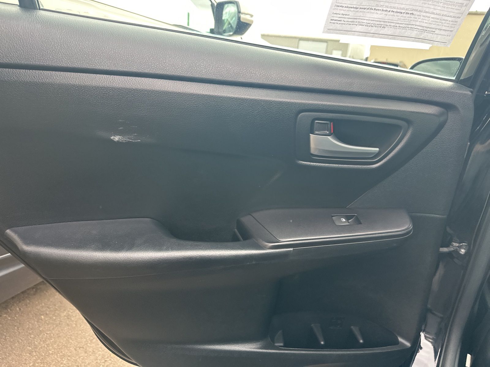 2016 Toyota Camry XLE photo 25