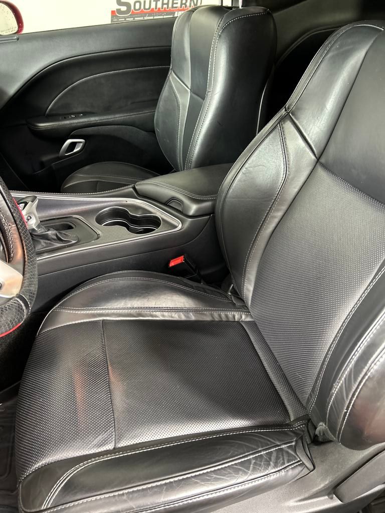2015 Dodge Challenger SXT Plus photo 17