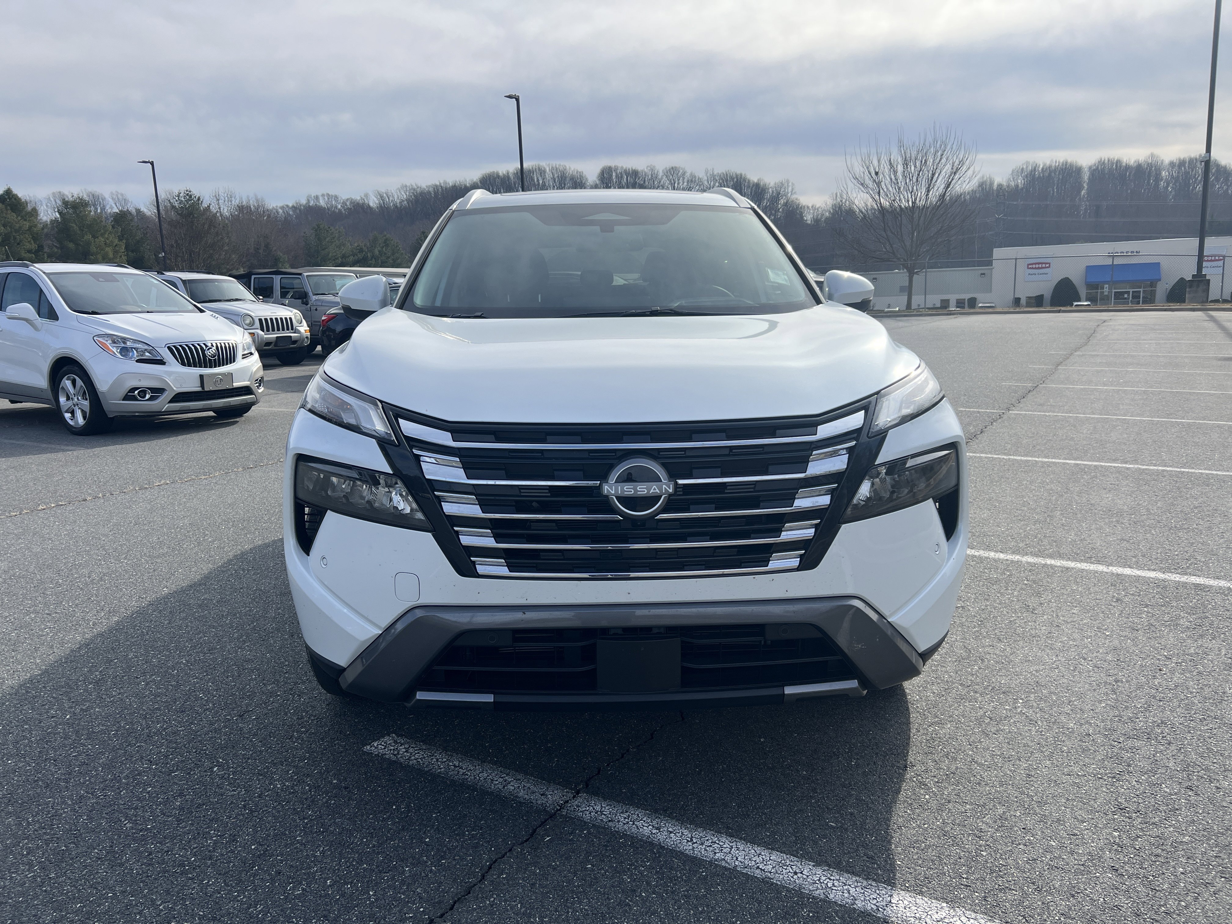 2025 Nissan Rogue SL's photo