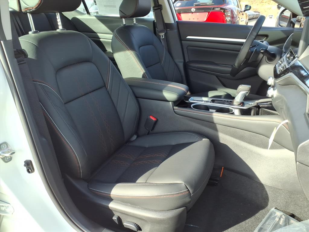 2025 Nissan Altima 2.5 SR photo 4