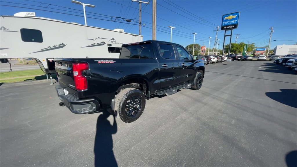 2021 Chevrolet Silverado Trail Boss Custom photo 2