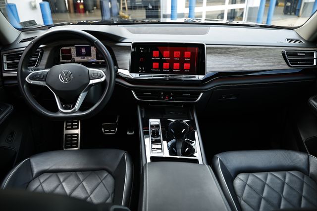 2024 Volkswagen Atlas SEL Premium R-Line photo 25