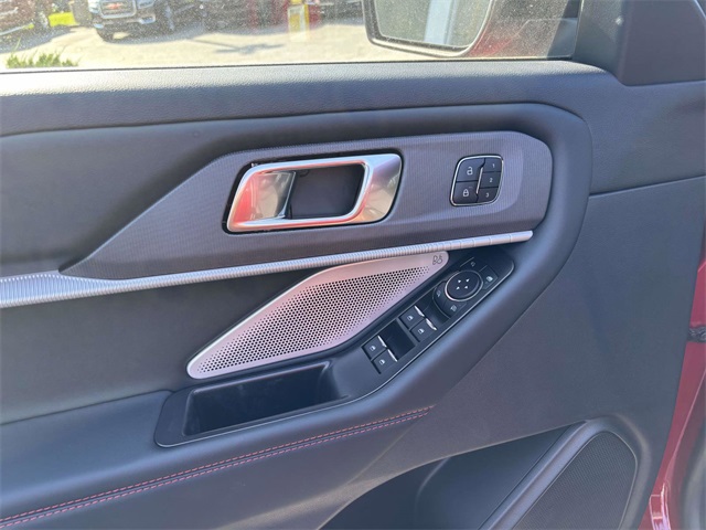 2025 Ford Explorer ST photo 9