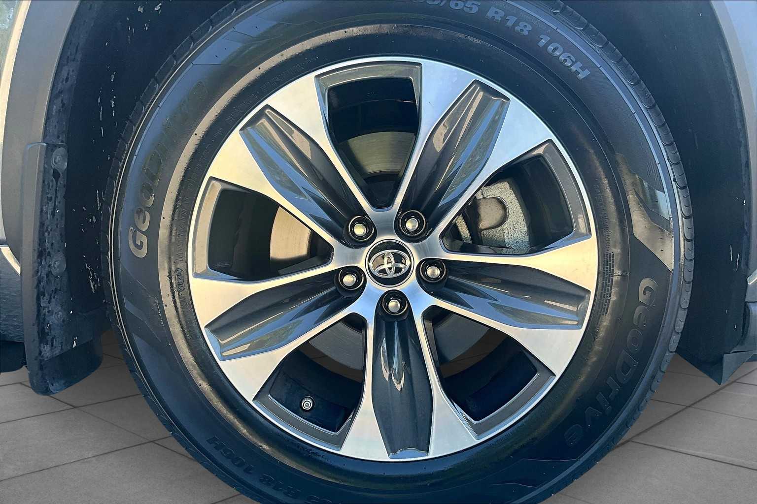2024 Toyota Highlander XLE photo 10