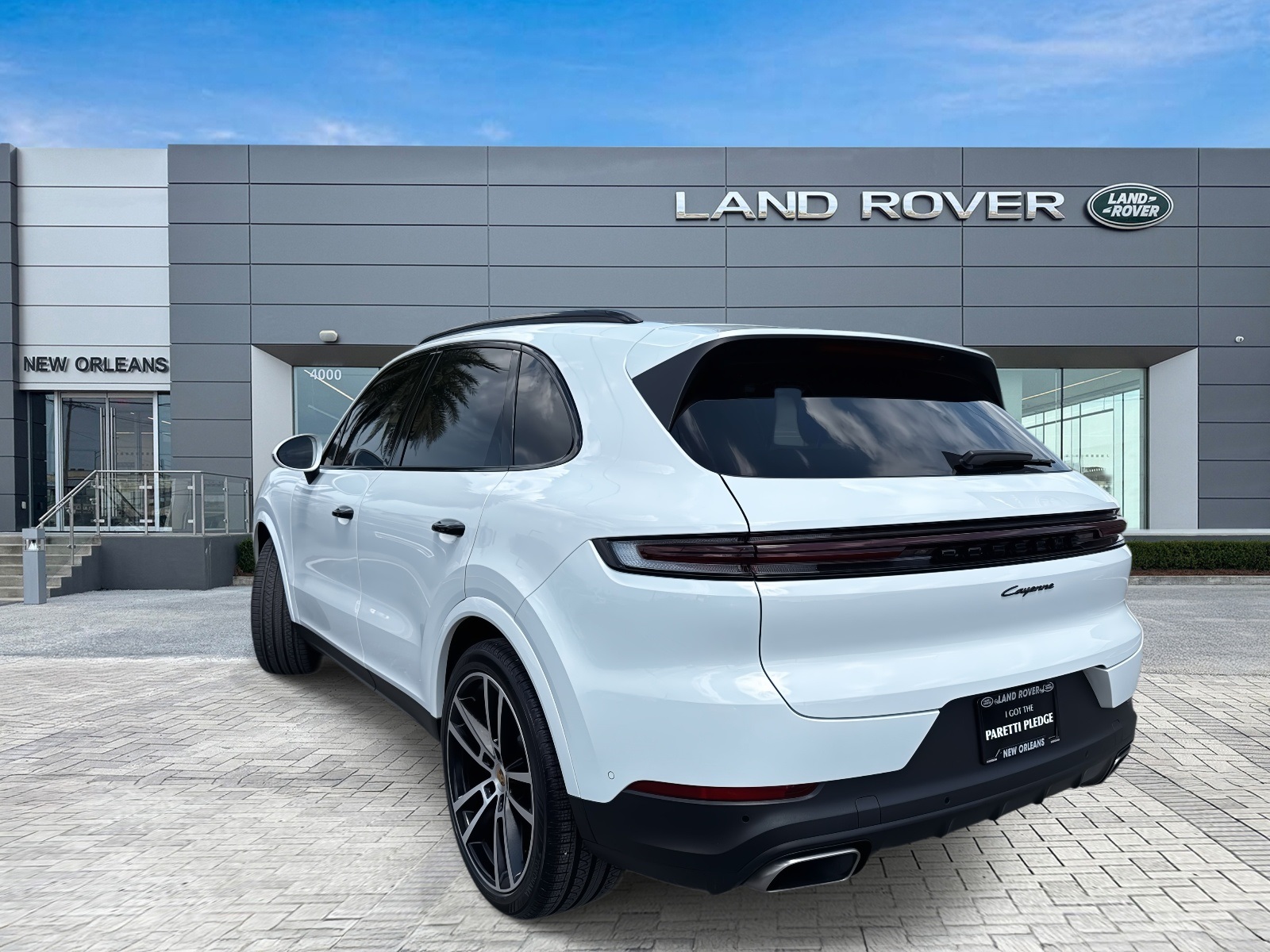 2024 Porsche Cayenne Base photo 4