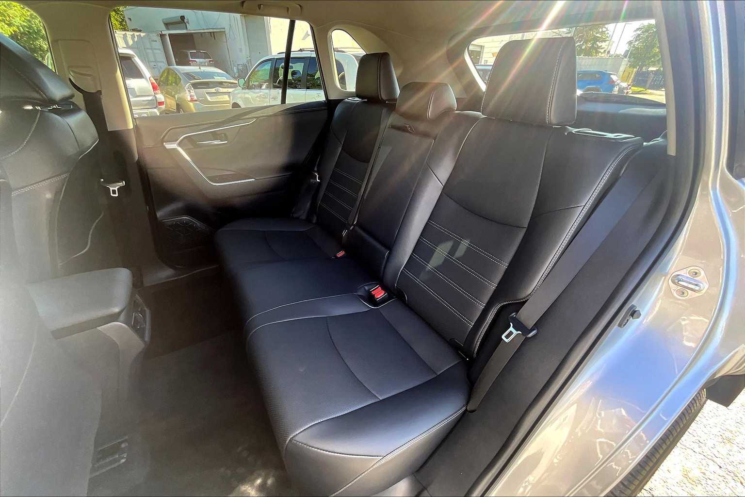 2022 Toyota RAV4 Limited photo 18
