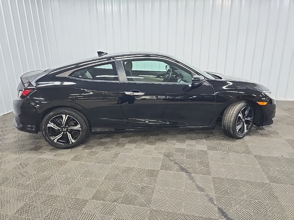 2018 Honda Civic Touring photo 2