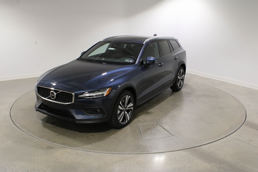 2026 Volvo V60 Cross Country Plus's photo