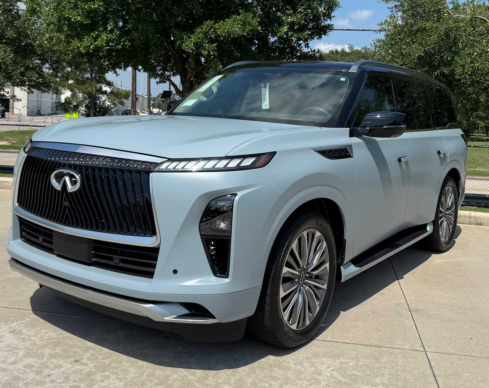 2025 INFINITI QX80 LUXE