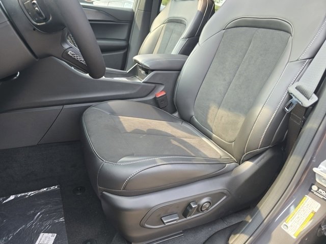 2025 Jeep Grand Cherokee Laredo Altitude photo 4