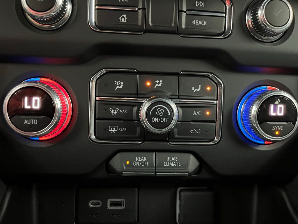 2022 Gmc Yukon SLE photo 14