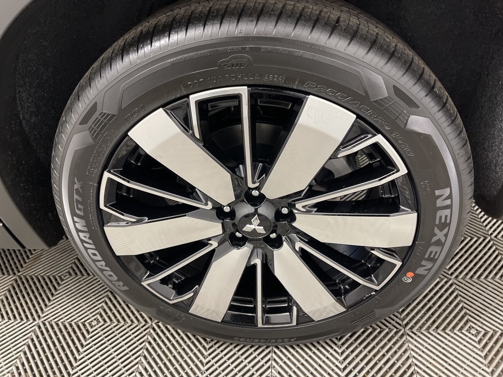 2025 Mitsubishi Outlander SE photo 27