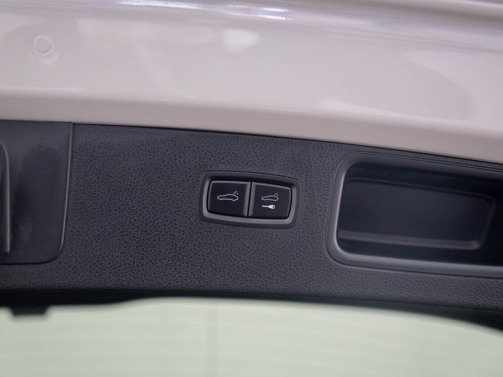 2022 Porsche Macan S photo 29