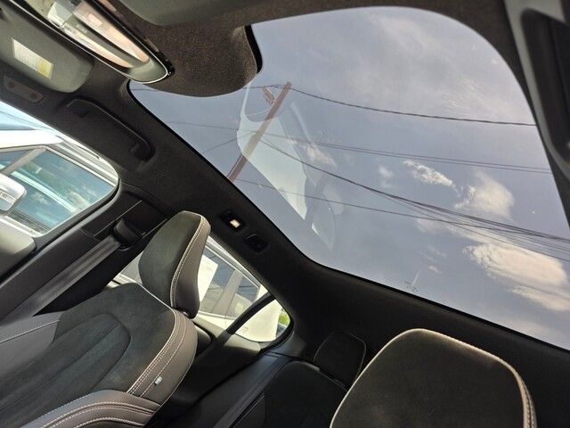 2022 Volvo C40 Recharge photo 12