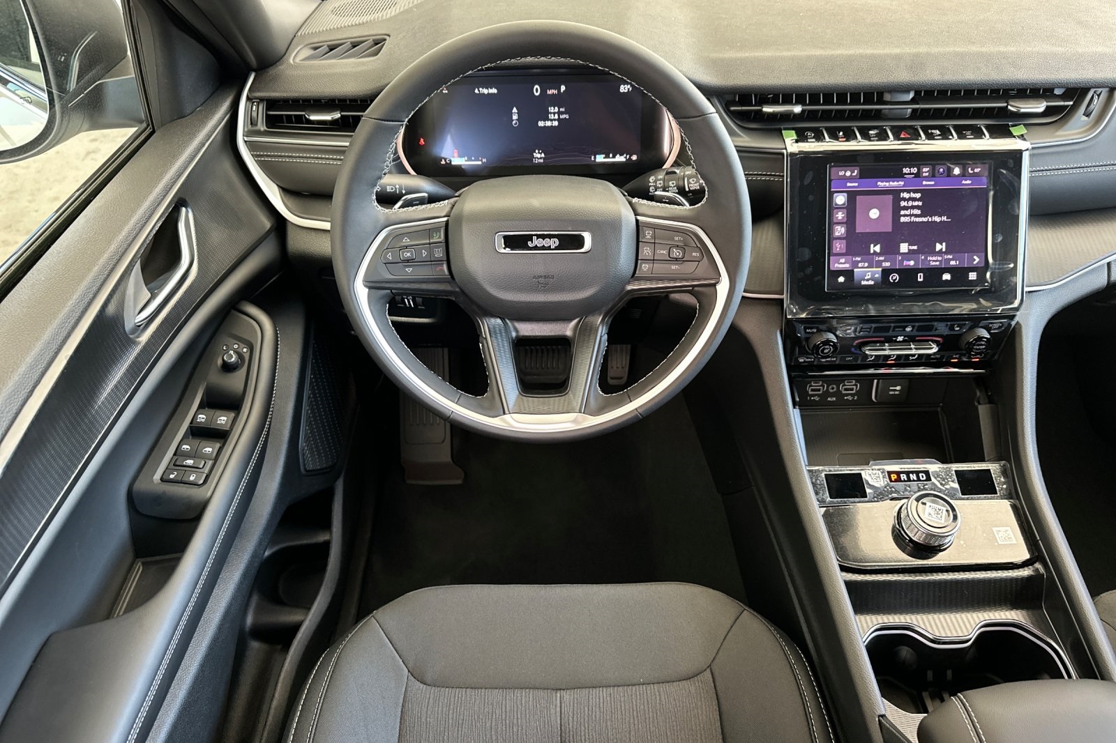 2025 Jeep Grand Cherokee Laredo photo 14