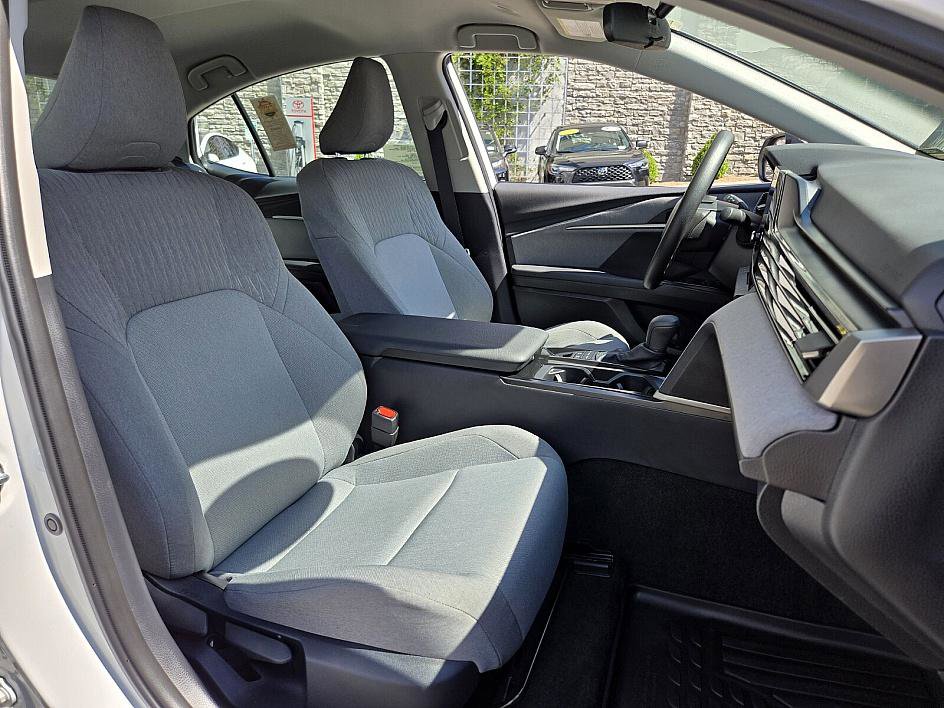 2025 Toyota Camry LE photo 16