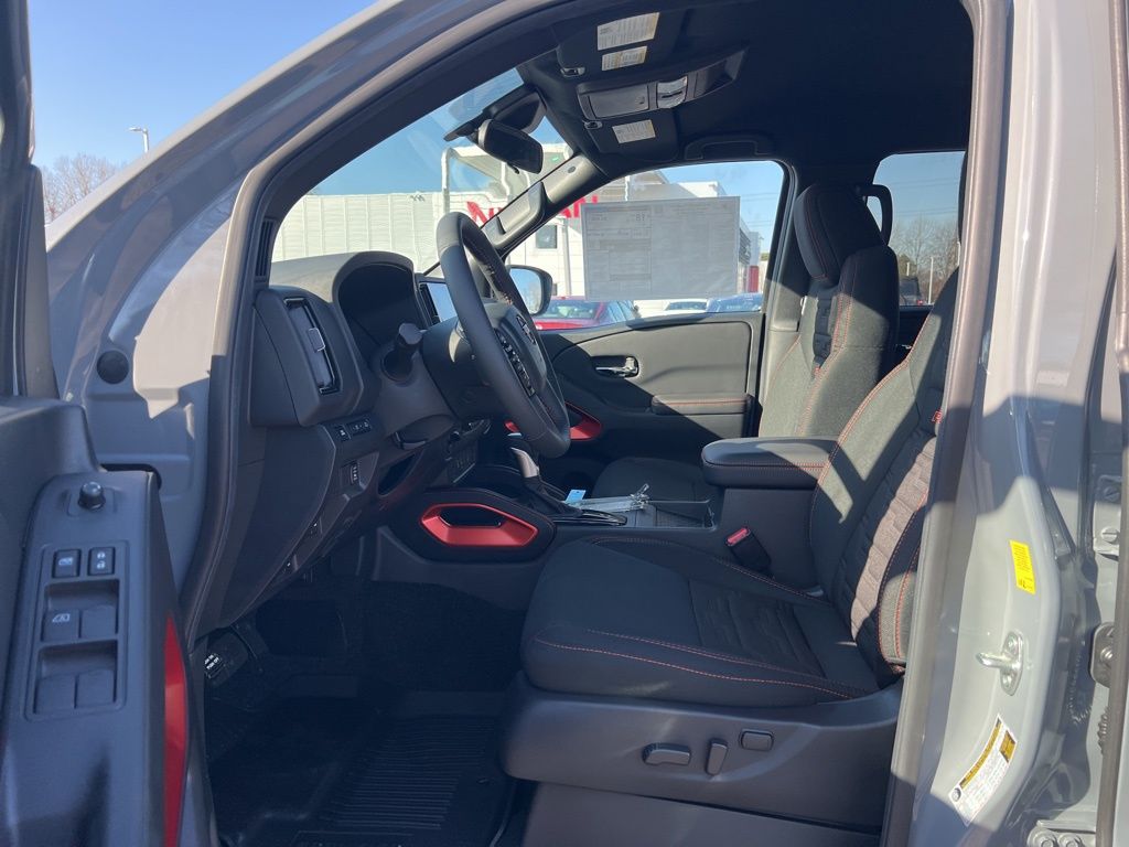 2025 Nissan Frontier Crew Cab PRO-4X photo 12