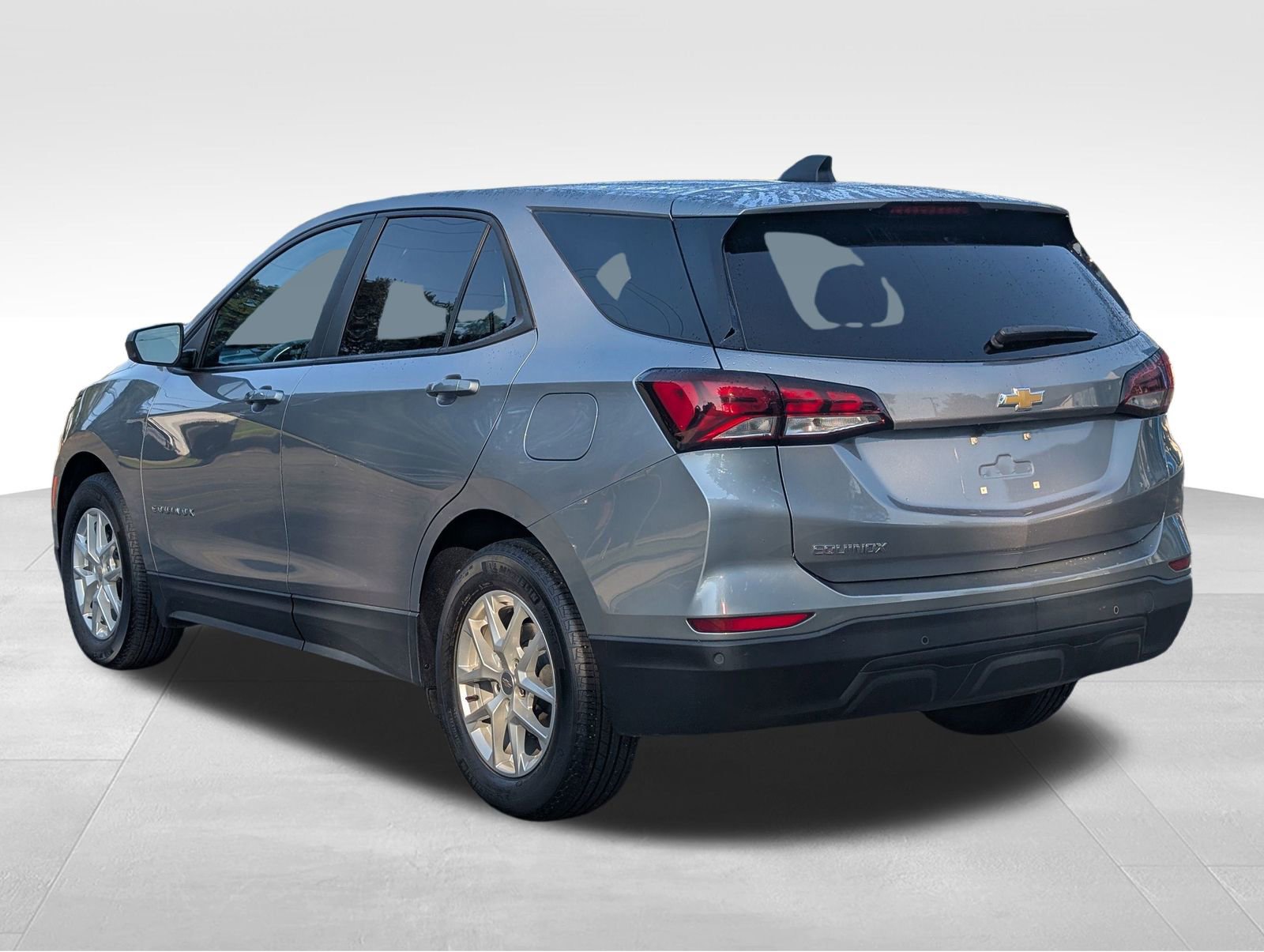 2024 Chevrolet Equinox LS photo 3