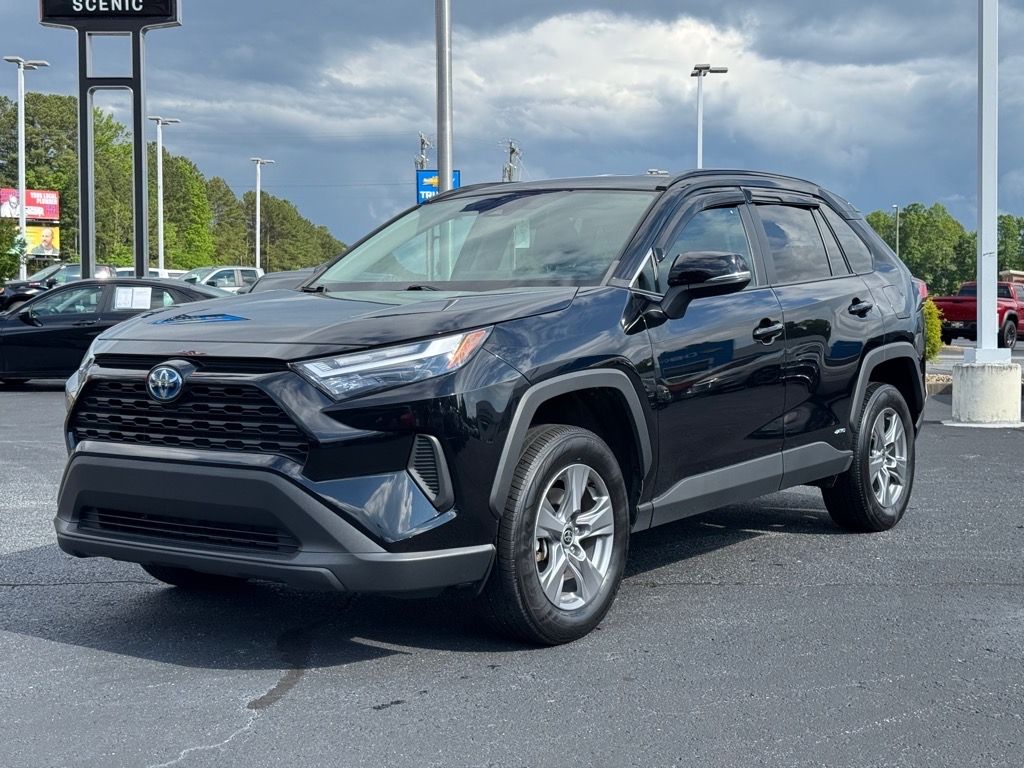 2022 Toyota RAV4 Hybrid XLE photo 6