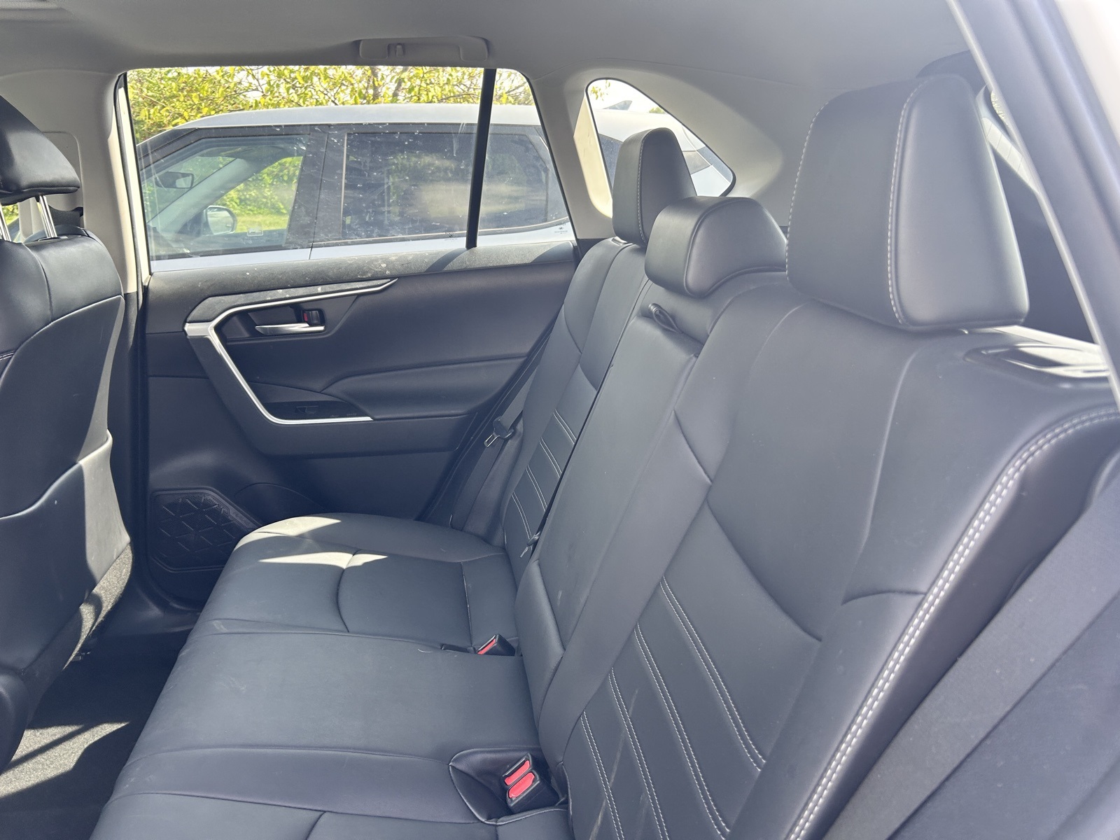 2021 Toyota RAV4 XLE Premium photo 6
