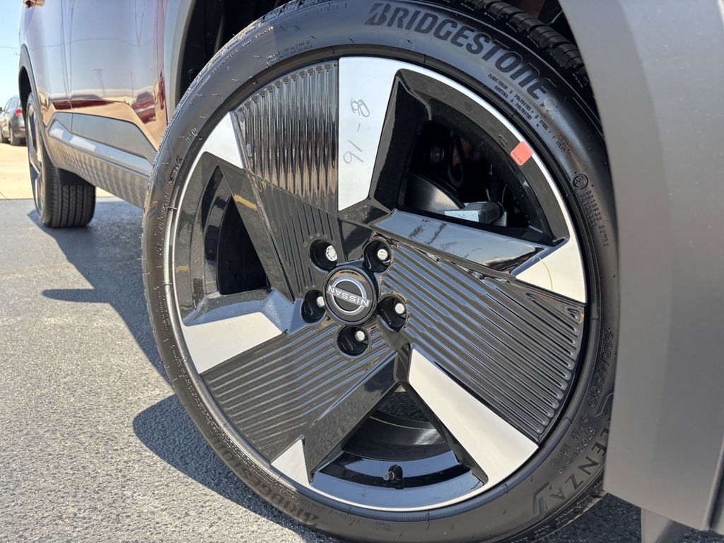 2025 Nissan Kicks SR photo 7
