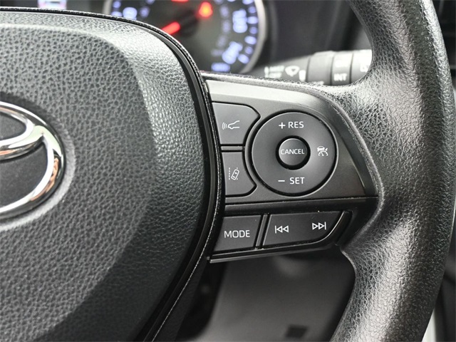 2021 Toyota RAV4 XLE photo 12