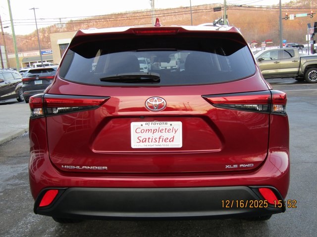 Image of Pre-Owned 2023 Toyota Highlander XLE 4D Sport Utility AWD