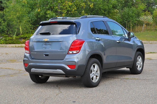 2020 Chevrolet Trax LT photo 2