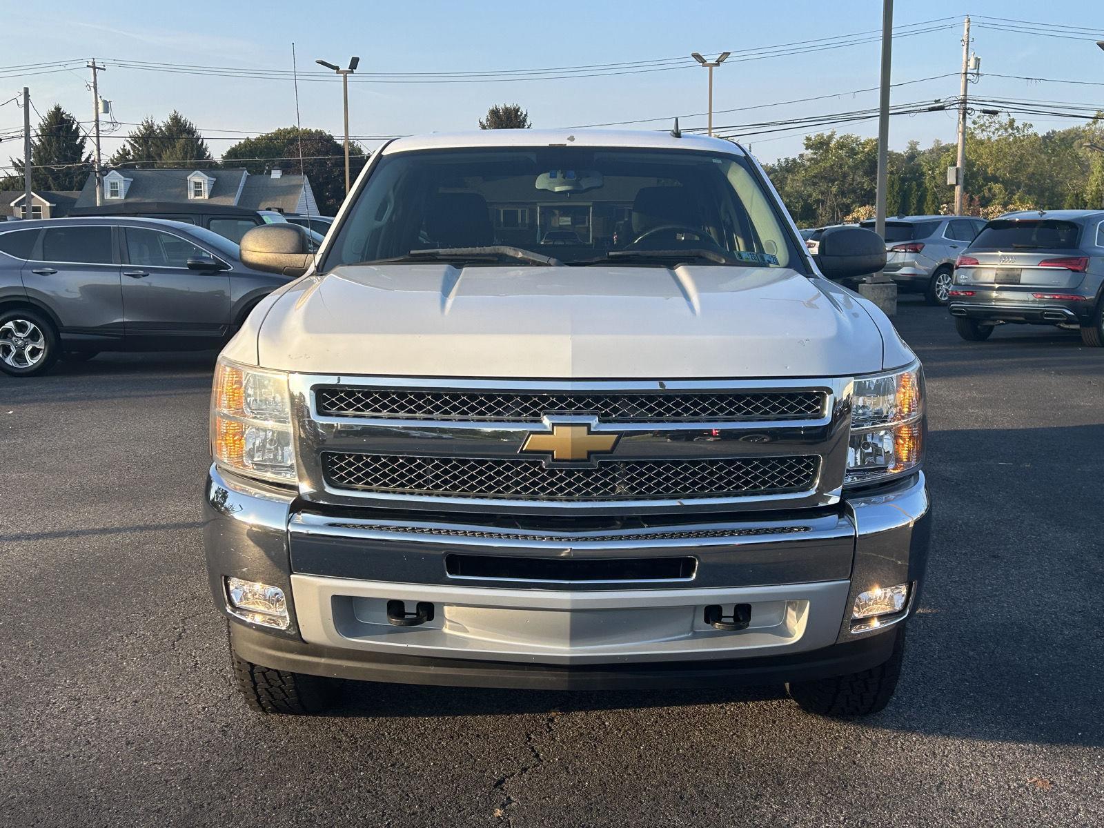 2012 Chevrolet Silverado 1500 LT photo 2