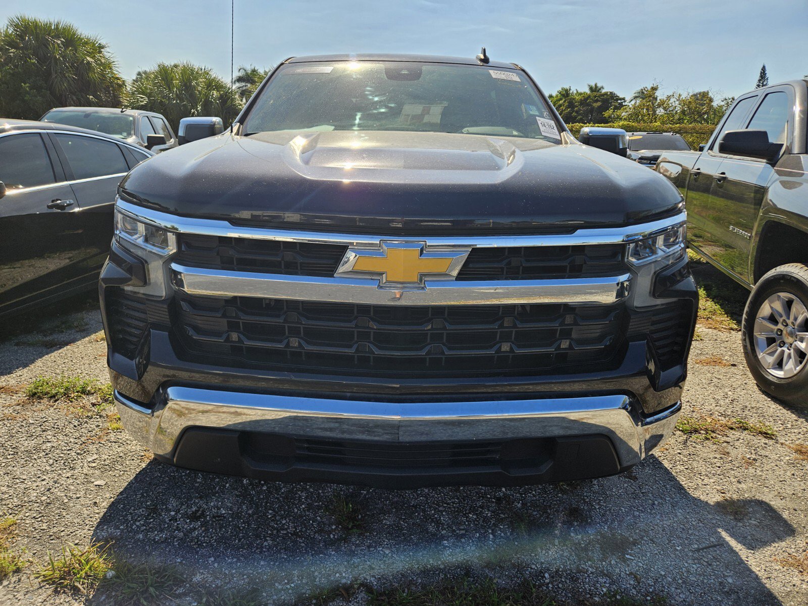 2023 Chevrolet Silverado 1500 LT photo 2