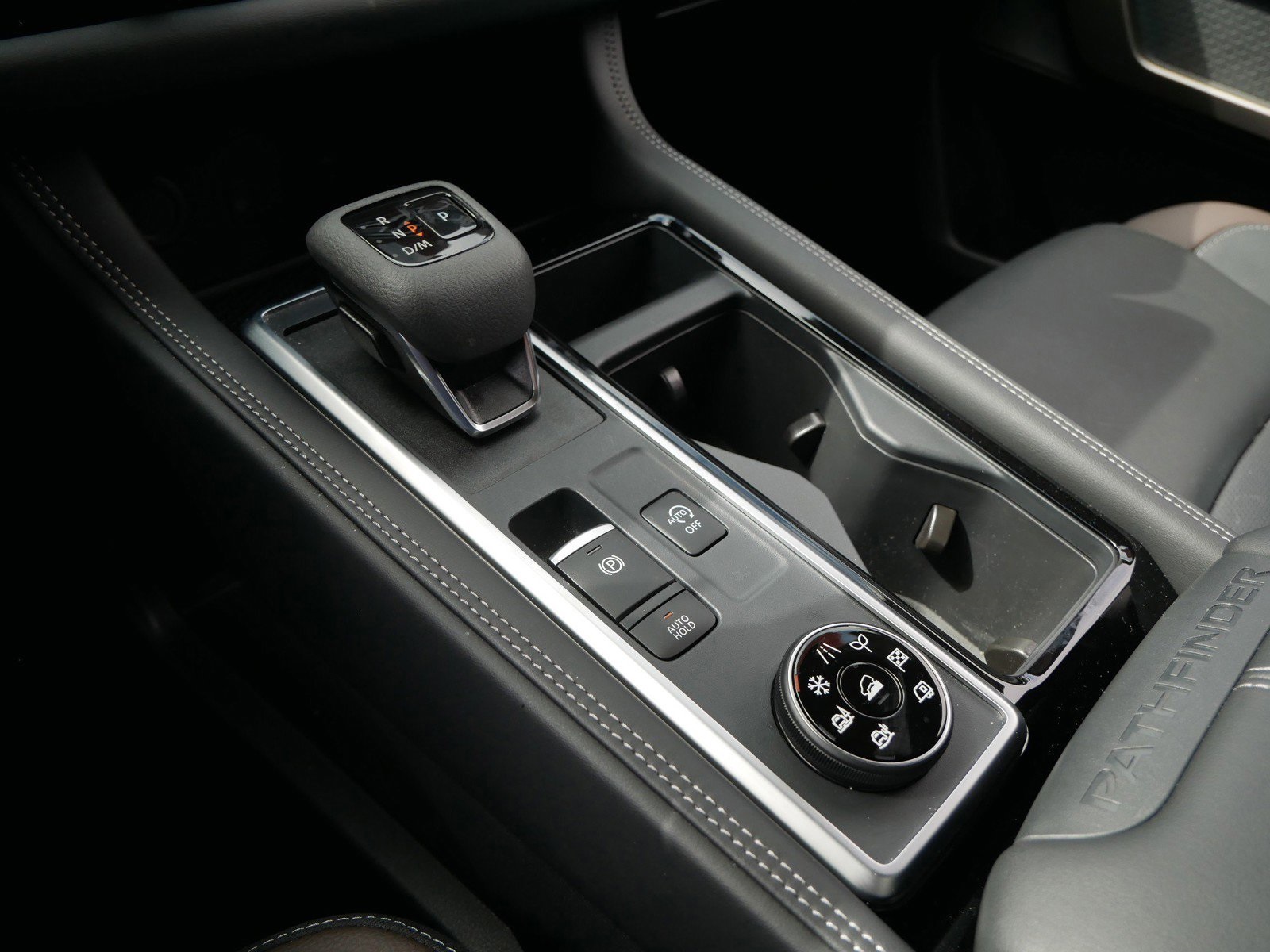 2025 Nissan Pathfinder Platinum photo 23