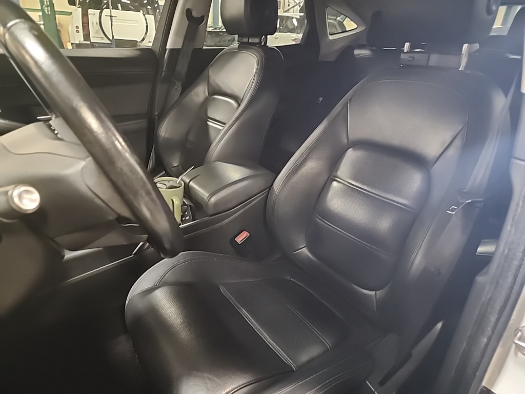 2020 Jaguar E-PACE Base photo 2