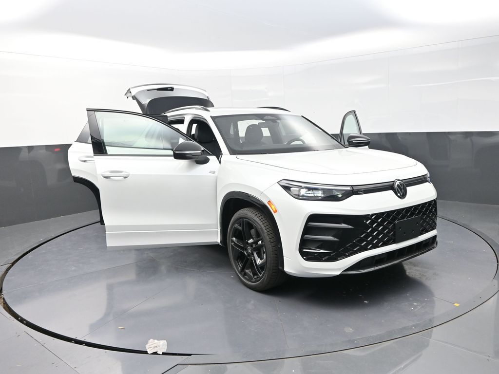 2025 Volkswagen Tiguan SE R-Line Black photo 24