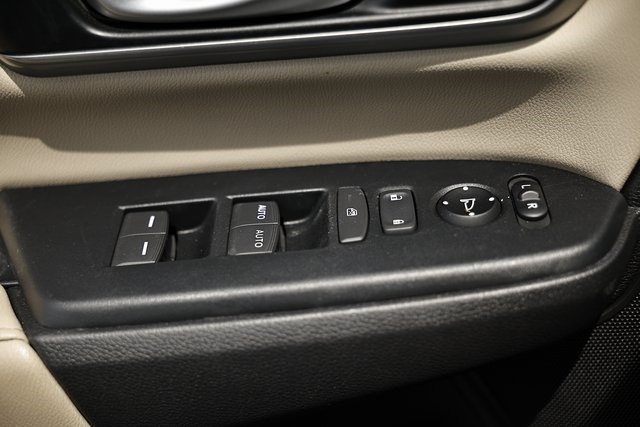 2022 Honda CR-V Hybrid Touring photo 17