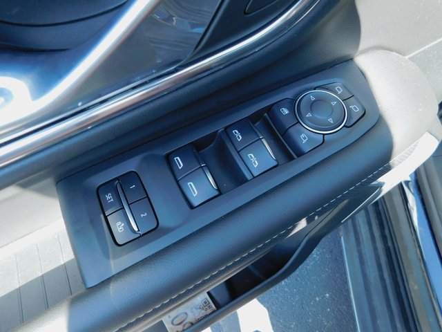 2024 Chevrolet Suburban Premier photo 21