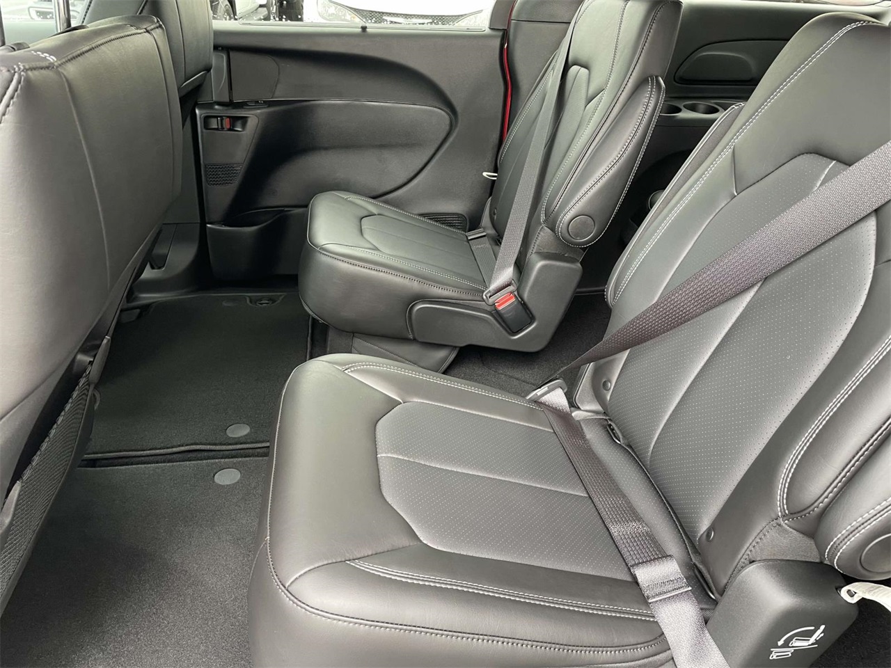 2026 Chrysler Voyager LX photo 22